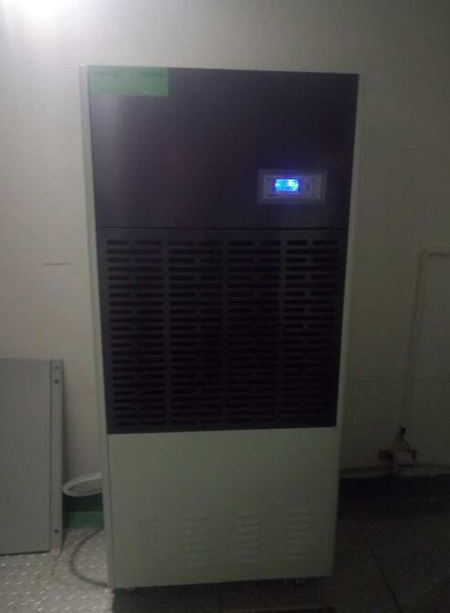 濕氣太重,導致開關柜爆裂!