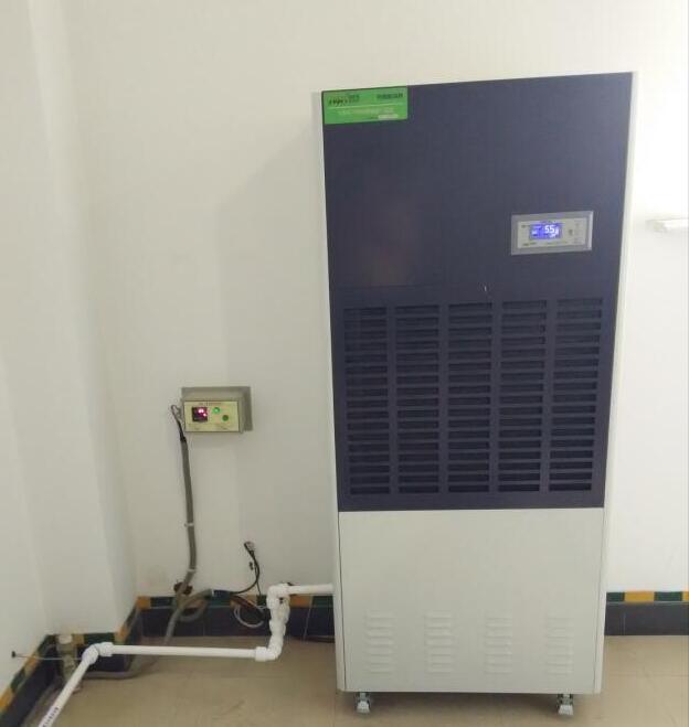 如何消除高壓室開關(guān)柜濕度的問題?