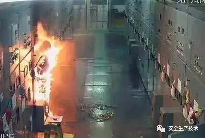 用電安全——值班人員非法進入高壓開關(guān)柜，并遭受6kV高壓電擊。