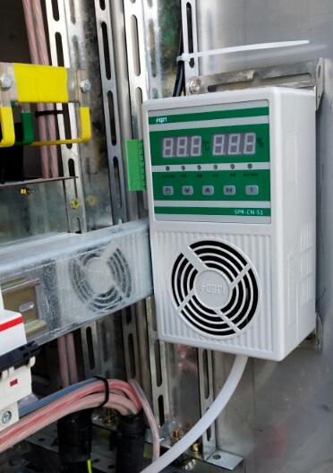 對于可移動或緊湊的高壓開關柜來說，可靠的除濕方法是什么？