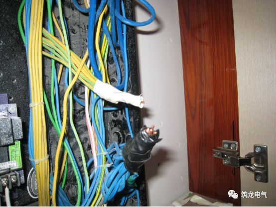 《建筑電氣工程施工質(zhì)量驗(yàn)收規(guī)范》GB50303-2015 配電箱(機(jī)柜)安裝詳細(xì)說明!