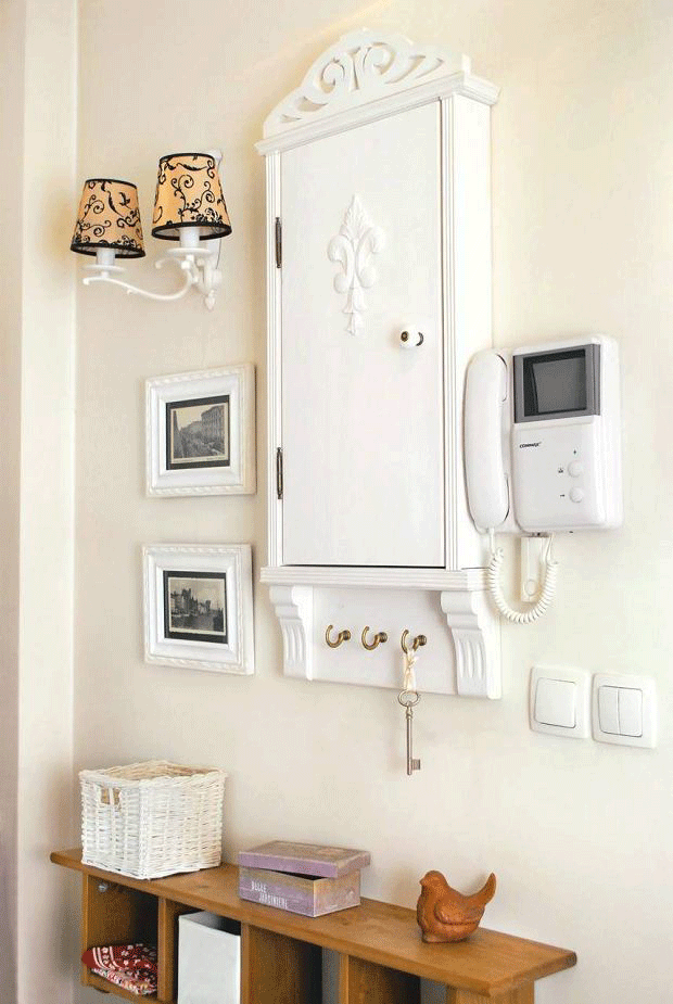 你家人的配電箱隱藏得好嗎？新房子的裝飾看起來很漂亮，因為做得很好。